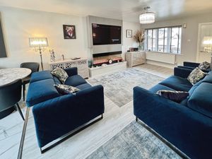 Lounge- click for photo gallery
